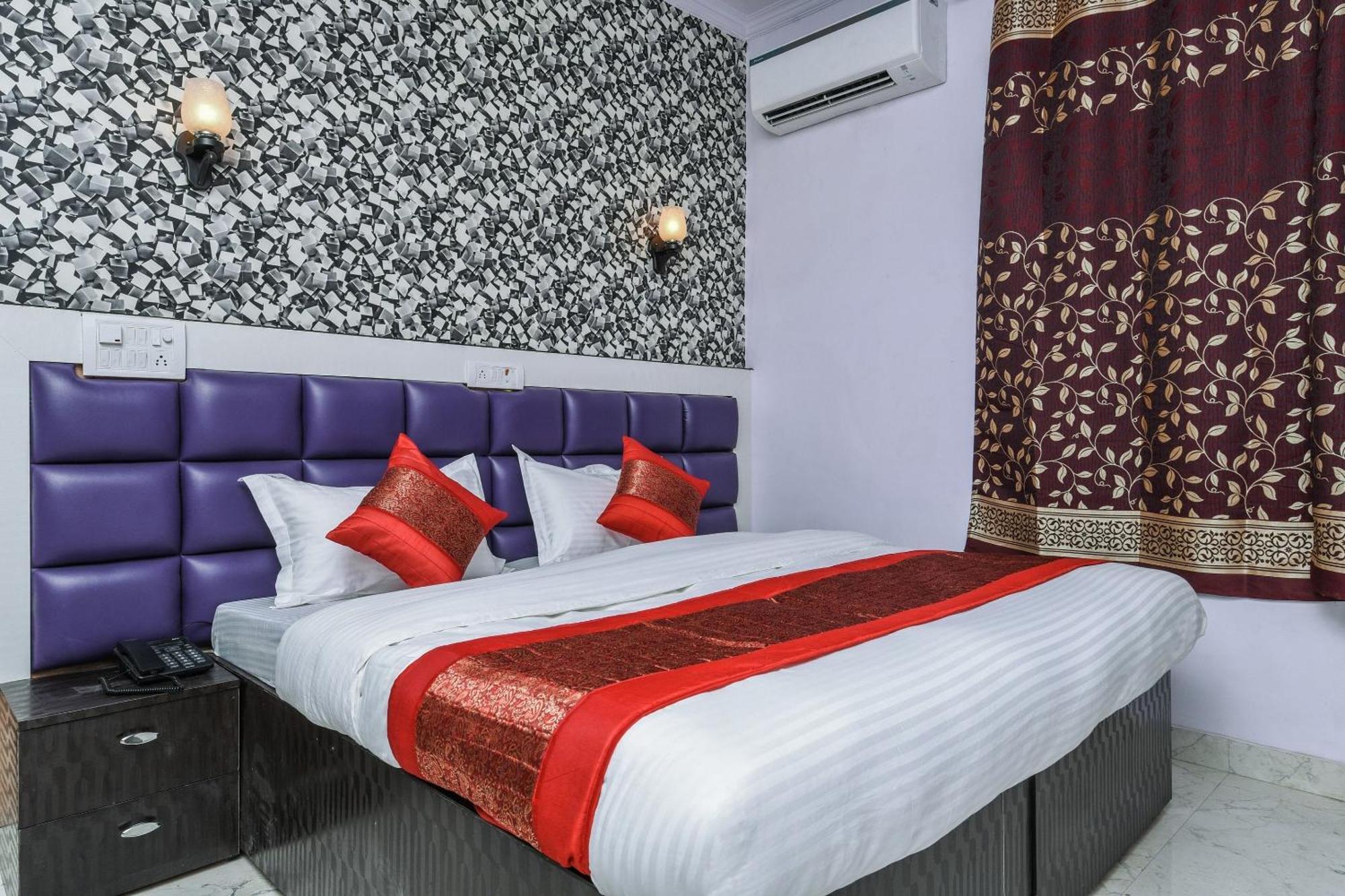 O Akash Continental Near Pacific Mall Tagore Garden 3*