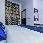Hotel O Akash Continental Near Pacific Mall Tagore Garden