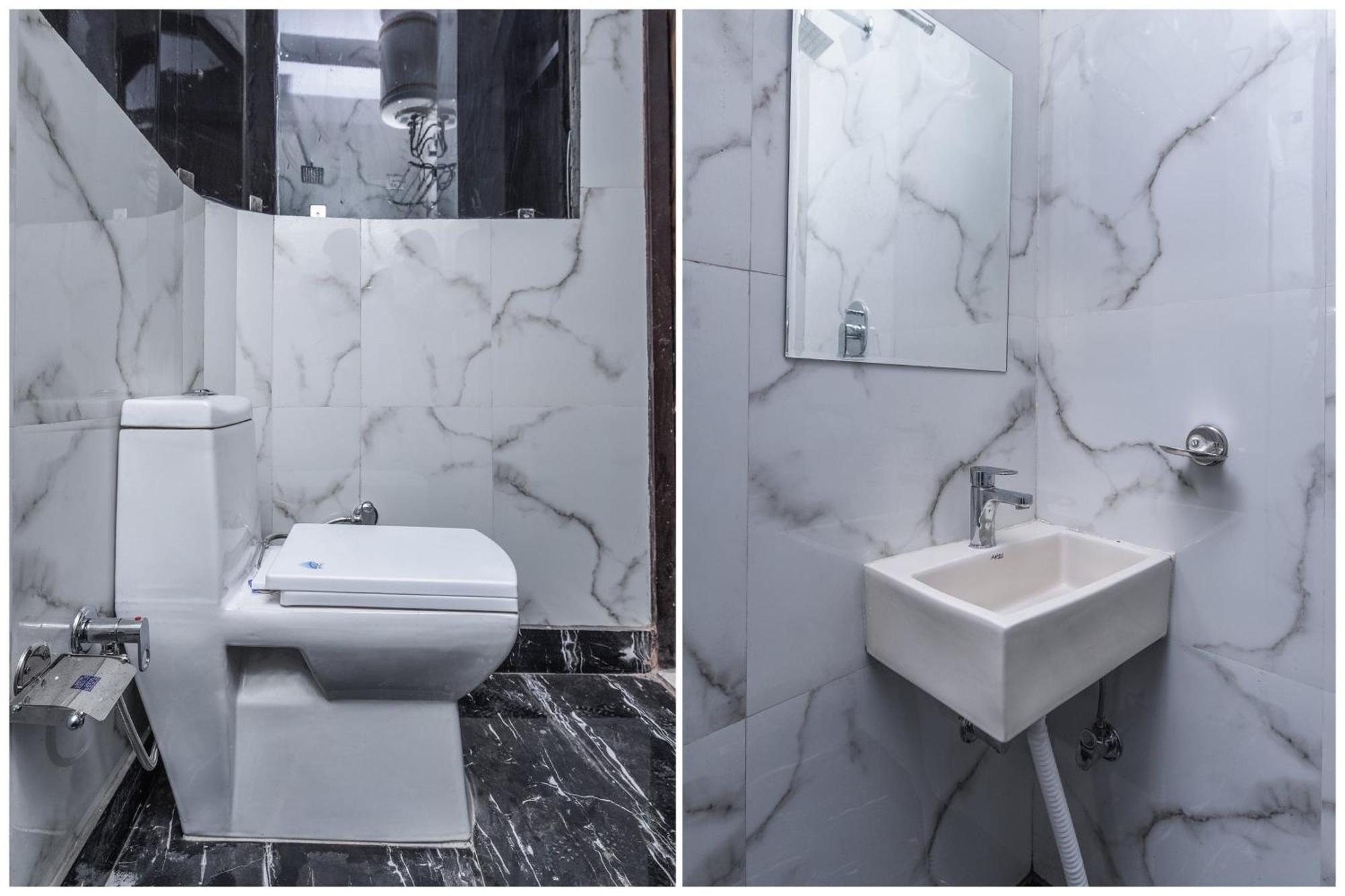 Hotel O Akash Continental Near Pacific Mall Tagore Garden 3*