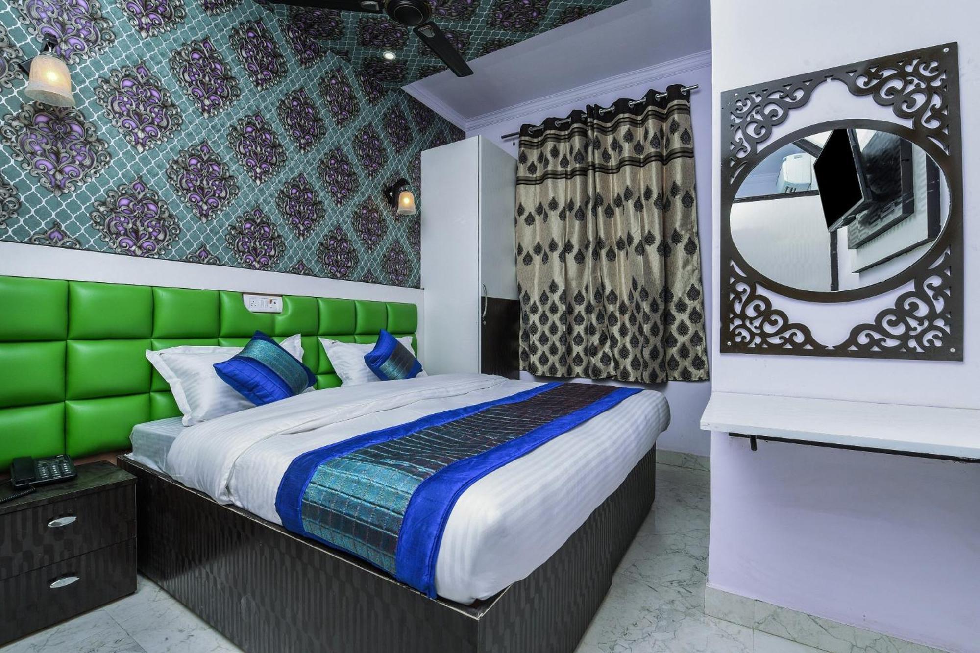 Hotel O Akash Continental Near Pacific Mall Tagore Garden 3*