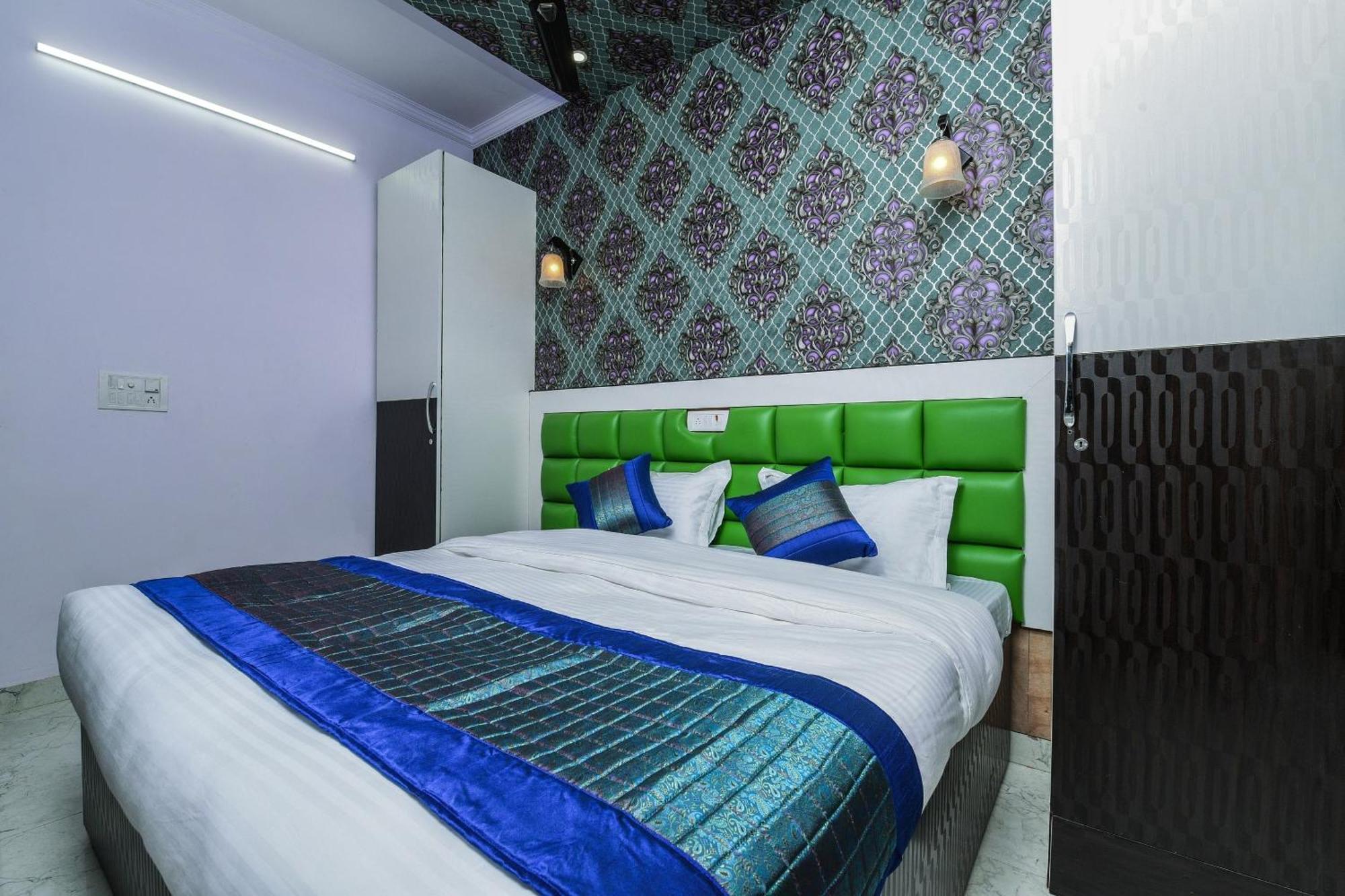 Hotel O Akash Continental Near Pacific Mall Tagore Garden