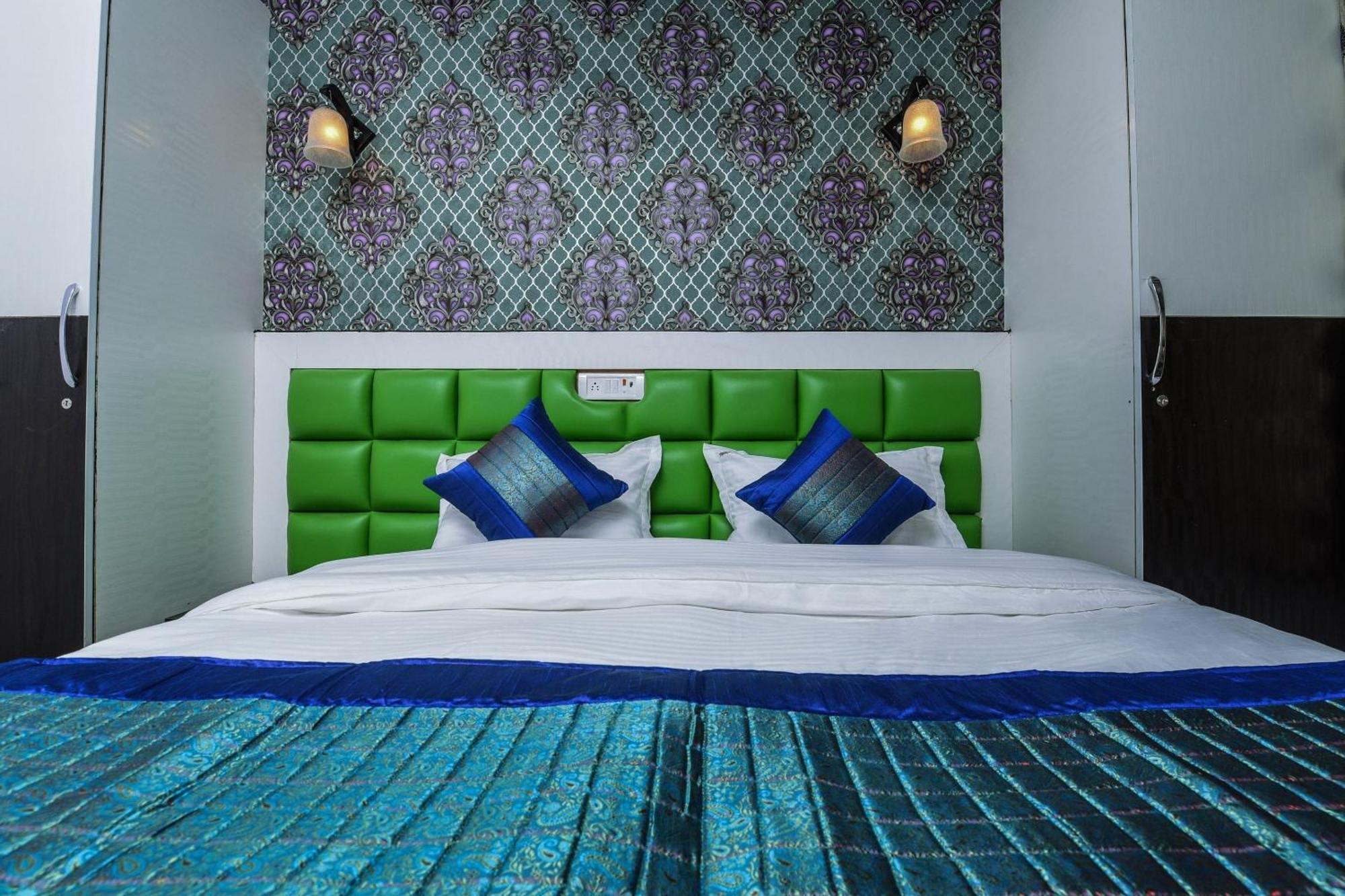 Hotel O Akash Continental Near Pacific Mall Tagore Garden 3*