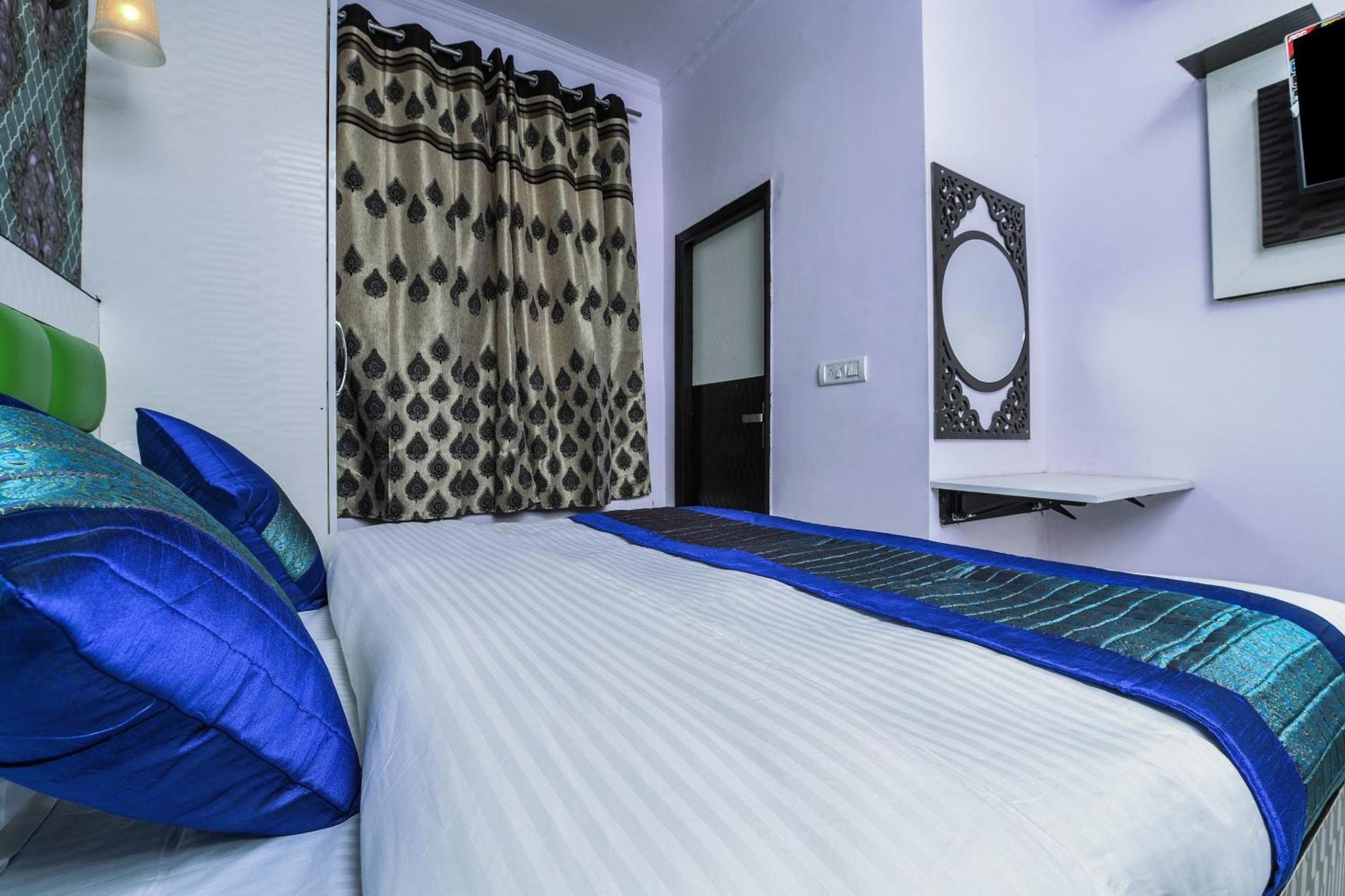 Hotel O Akash Continental Near Pacific Mall Tagore Garden 3*